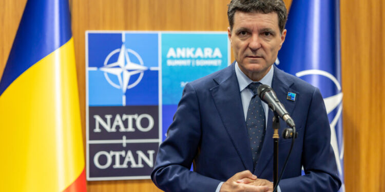 nicusor-dan-nu-va-pastra-arma-primita-la-summitul-nato.-unde-ajunge-pistolul-oferit-de-erdogan