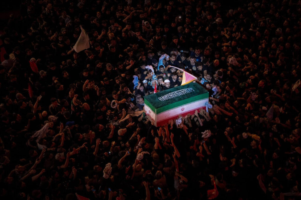 video-liderul-suprem-iranian-ucis-in-prima-zi-a-razboiului-a-fost-inmormantat,-dar-unde-este-succesorul-sau?-ce-au-aratat-ultimele-zile-din-iran-–-hotnews.ro