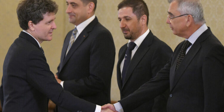 liderul-senatorilor-aur-il-acuza-pe-nicusor-dan:-a-devenit-garantul-crizei-politice,-desi-ar-fi-trebuit-sa-fie-un-garant-al-democratiei