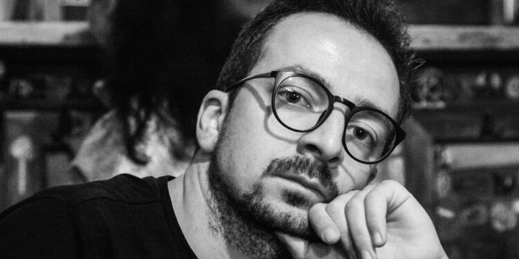 interviu-traim-intr-o-ipocrizie-colectiva-in-care-ungem-fiecare-interactiune-sociala-cu-alcool,-iar-apoi-ii-judecam-pe-cei-care-ajung-dependenti-–-hotnews.ro