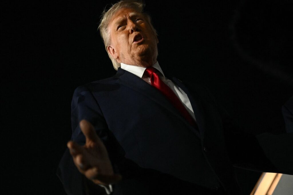 trump-spune-ca-a-lasat-instructiuni-ca-iranul-sa-fie-bombardat-cum-nu-s-a-mai-vazut-niciodata-daca-va-fi-asasinat-–-hotnews.ro