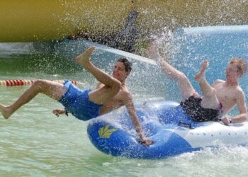 vacante-in-familie:-cele-mai-potrivite-hoteluri-cu-aquapark-din-marea-mediterana-si-din-marea-rosie