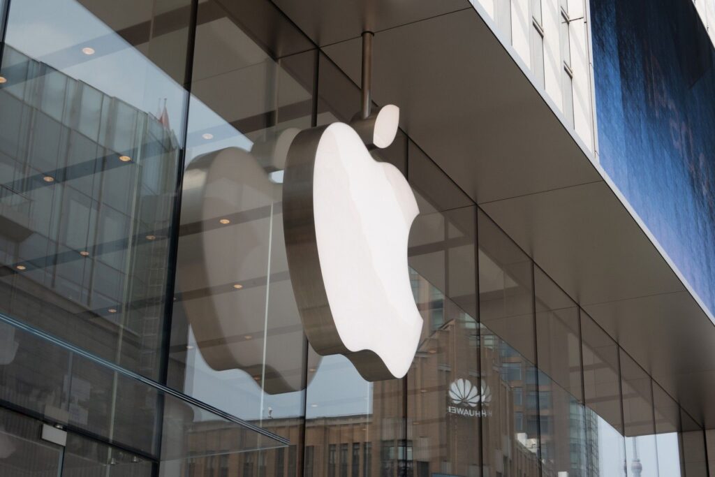 apple-da-in-judecata-openai,-intr-un-proces-cu-acuzatii-dure-ruptura-in-relatiile-dintre-fostii-parteneri-–-hotnews.ro