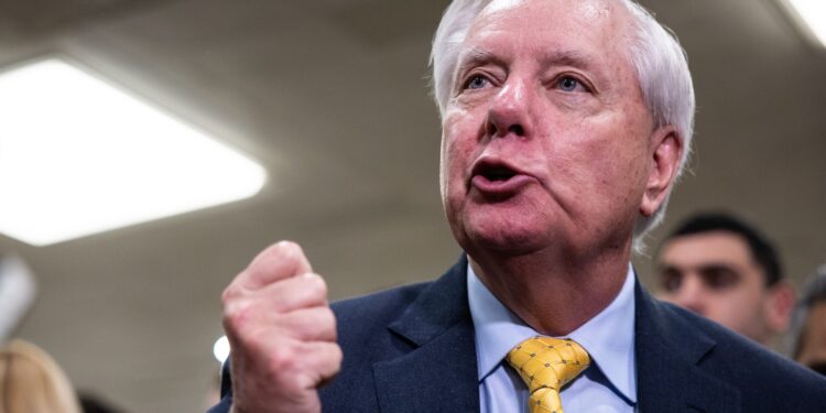 un-senator-american-spune-ca-drumul-pentru-a-obtine-pacea-in-ucraina-trece-mai-degraba-prin-beijing-decat-prin-washington,-kiev-sau-moscova-–-hotnews.ro