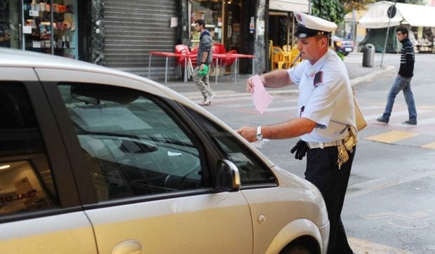 sute-de-soferi-romani-iau-amenzi-de-circulatie-in-tarile-pe-care-le-viziteaza-in-concediu.-lista-regulilor-nestiute