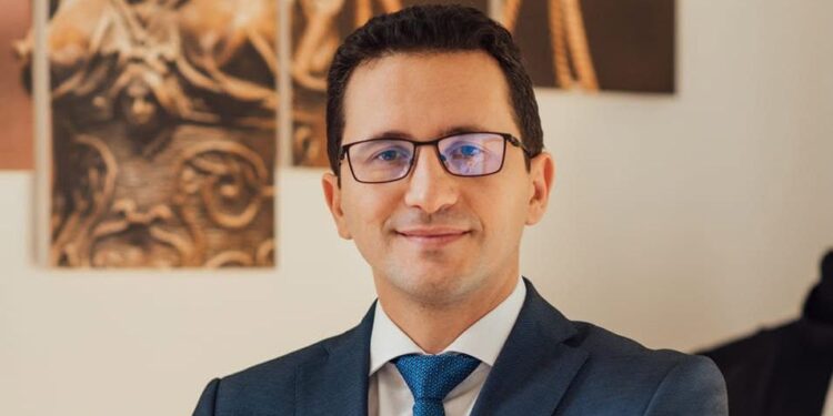 interviu-unul-dintre-cei-mai-critici-judecatori-din-csm-la-adresa-guvernului-bolojan-recunoaste-ce-repros-al-cetatenilor-la-adresa-justitiei-este-legitim-/-orasul-din-romania-unde-sunt-10000-de-dosare-la-2-judecatori-–-hotnews.ro