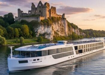 cat-costa-8-zile-pe-nava-de-lux-construita-in-romania,-care-va-naviga-pe-sena-pana-in-inima-parisului