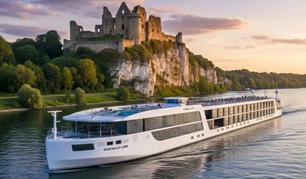 cat-costa-8-zile-pe-nava-de-lux-construita-in-romania,-care-va-naviga-pe-sena-pana-in-inima-parisului