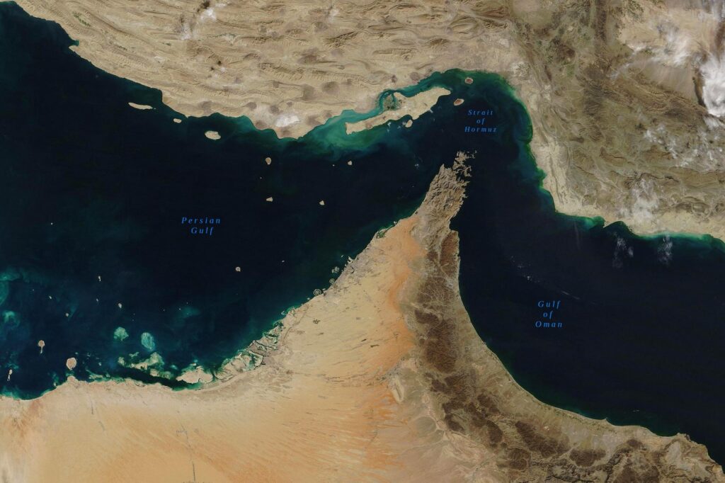 escaladare-majora:-sua-ataca-iranul,-dupa-ce-teheranul-a-lovit-o-nava-si-a-inchis-stramtoarea-ormuz-–-hotnews.ro