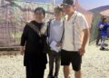 moment-emotionant-la-beach,-please!-bunicuta-virala,-omagiata-pe-scena-de-nepot-m-a-invatat-multe-lucruri-–-hotnews.ro