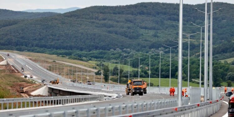 bolojan:-peste-40-km-din-autostrada-transilvania,-intre-cluj-si-zalau,-vor-fi-deschisi-pana-la-1-decembrie