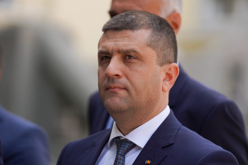 radu-miruta-descrie-plastic-actuala-criza-politica:-psd-cauta-cate-o-variabila-care-sa-blocheze,-vine-si-spune,-bine-usr-sunt-de-acord-cu-ce-prost-puneti-voi,-dar-vreau-eu-primul!