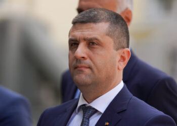 radu-miruta-descrie-plastic-actuala-criza-politica:-psd-cauta-cate-o-variabila-care-sa-blocheze,-vine-si-spune,-bine-usr-sunt-de-acord-cu-ce-prost-puneti-voi,-dar-vreau-eu-primul!