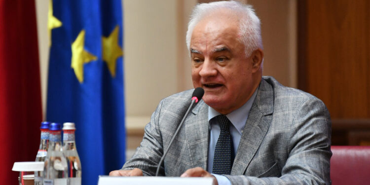 consilierul-guvernatorului-bnr,-dupa-evaluarea-fitch:-pericolul-nu-a-trecut,-este-chiar-mai-mare-–-hotnews.ro