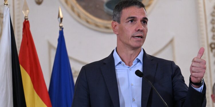 pedro-sanchez-denunta-egoismul-unor-tari-ue,-dupa-ce-22-de-lideri-europeni,-inclusiv-nicusor-dan,-au-criticat-politicile-sale-de-migratie-–-hotnews.ro