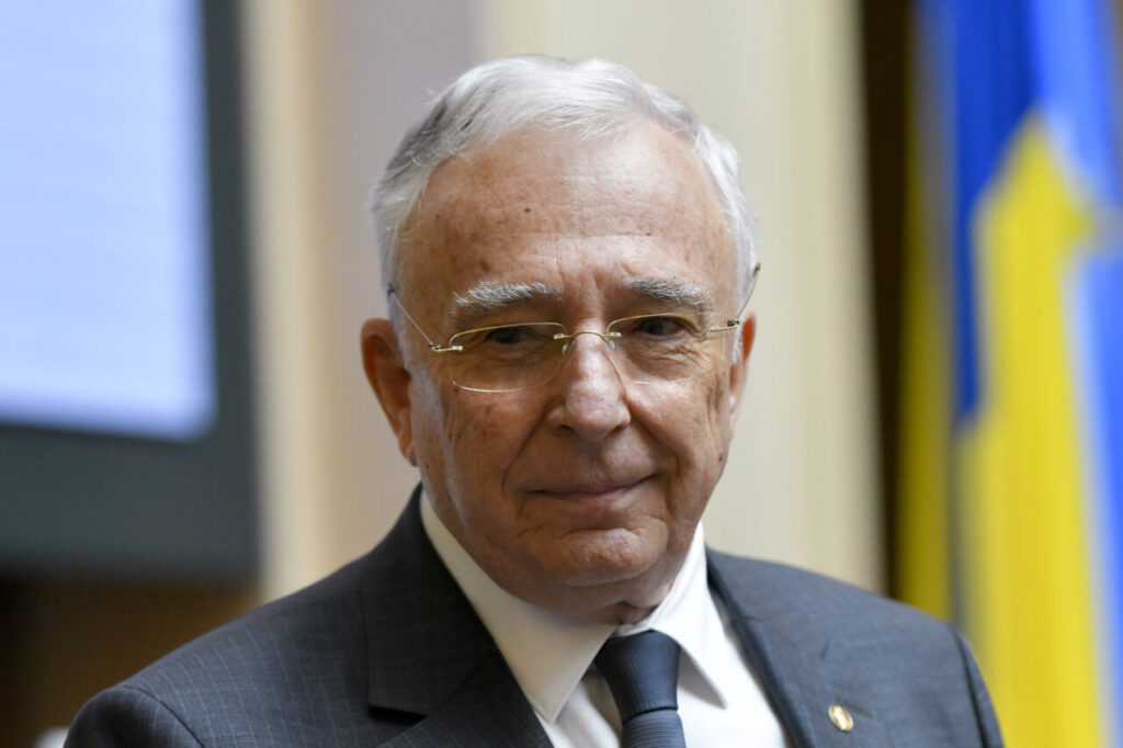 cati-ani-implineste-azi-mugur-isarescu
