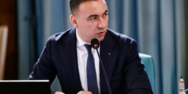 video-|-bogdan-ivan:-am-plecat-dintr-un-satuc-cu-300-de-oameni.-in-romania-poti-reusi-daca-muncesti