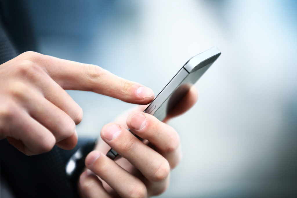 ai-primit-un-sms-despre-o-amenda?-politia-romana-anunta-cum-functioneaza-frauda-care-ii-foloseste-identitatea-–-hotnews.ro