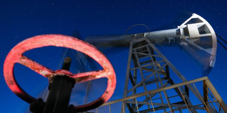 arabia-saudita,-rusia-si-alti-cinci-membri-ai-opec+-au-decis-o-noua-majorare-a-productiei-de-petrol-–-hotnews.ro