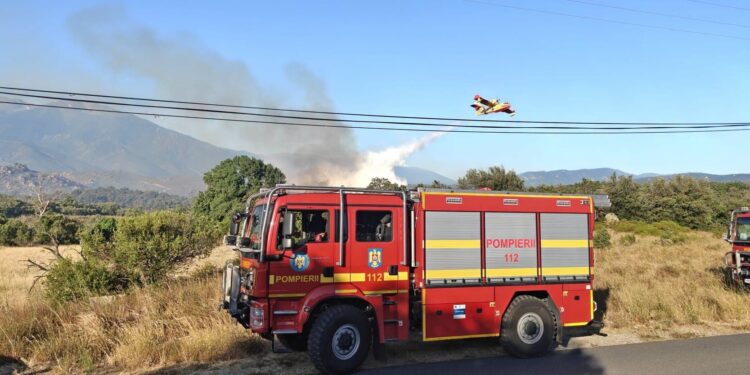 pompierii-romani-continua-interventiile-la-incendiile-de-padure-din-franta-unde-au-actionat-duminica-–-hotnews.ro