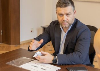 pnl-pune-conditii-pentru-un-guvern-tehnocrat.-ciucu:-ministrii-sa-nu-aiba-legaturi-politice