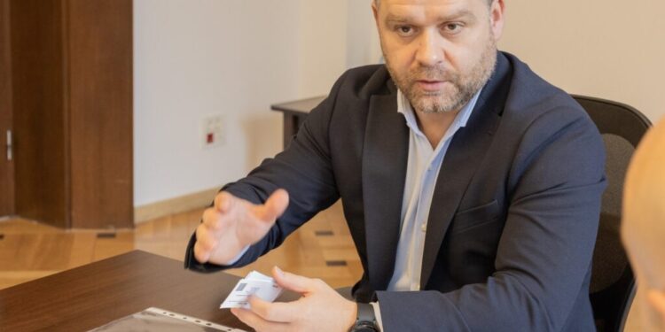 pnl-pune-conditii-pentru-un-guvern-tehnocrat.-ciucu:-ministrii-sa-nu-aiba-legaturi-politice