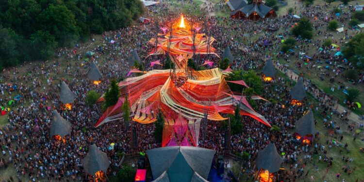 un-renumit-festival-de-trance-psihedelic-din-ungaria,-oprit-dupa-ce-doi-oameni-au-murit-–-hotnews.ro