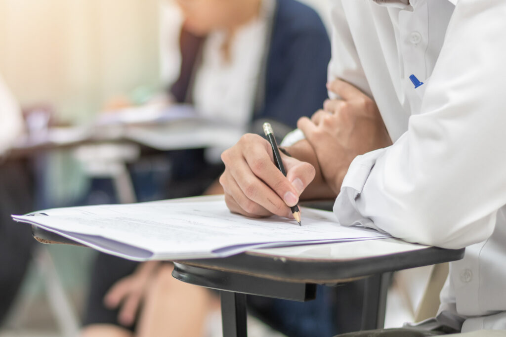 bac-2026,-sesiunea-august-luni-incep-probele-de-competente-la-bac,-a-doua-sesiune-calendarul-examenelor-–-hotnews.ro