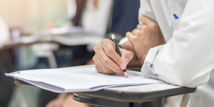 bac-2026,-sesiunea-august-luni-incep-probele-de-competente-la-bac,-a-doua-sesiune-calendarul-examenelor-–-hotnews.ro