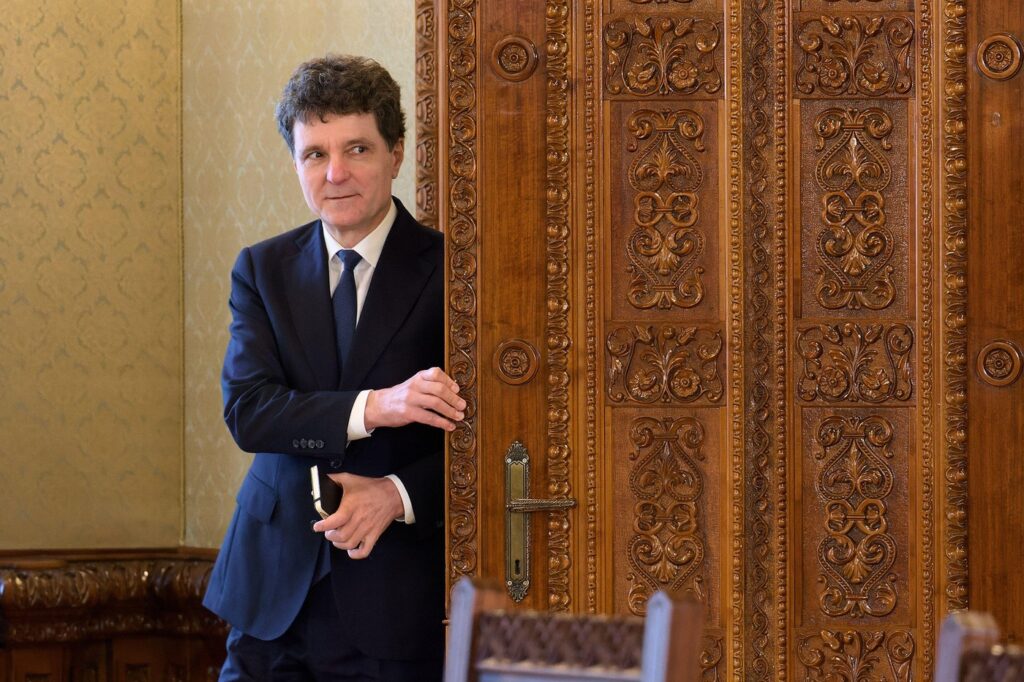 nicusor-dan-a-testat-variante-pentru-un-guvern-tehnocrat,-spune-un-lider-pnl-–-hotnews.ro