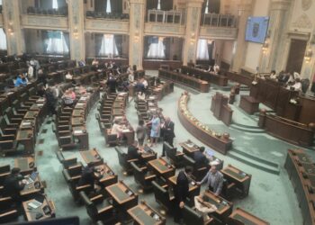 legea-care-il-poate-trimite-acasa-pe-dominic-fritz-a-fost-adoptata-de-senatori-cu-104-voturi.-merge-la-promulgare