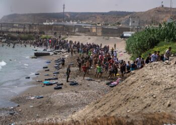 ceuta-risca-un-nou-val-de-migranti-in-aceasta-luna,-avertizeaza-autorii-unei-analize-din-spania-tactica-folosita-de-retelele-de-trafic-de-persoane-–-hotnews.ro