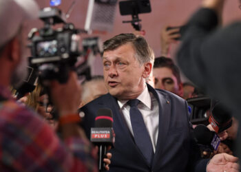 crin-antonescu-spune-ca-alexandru-nazare-ar-trebui-sa-fie-urmatorul-premier:-e-singura-solutie-/-fostul-lider-liberal-nu-l-ar-fi-desemnat-pe-bolojan-daca-ajungea-presedinte