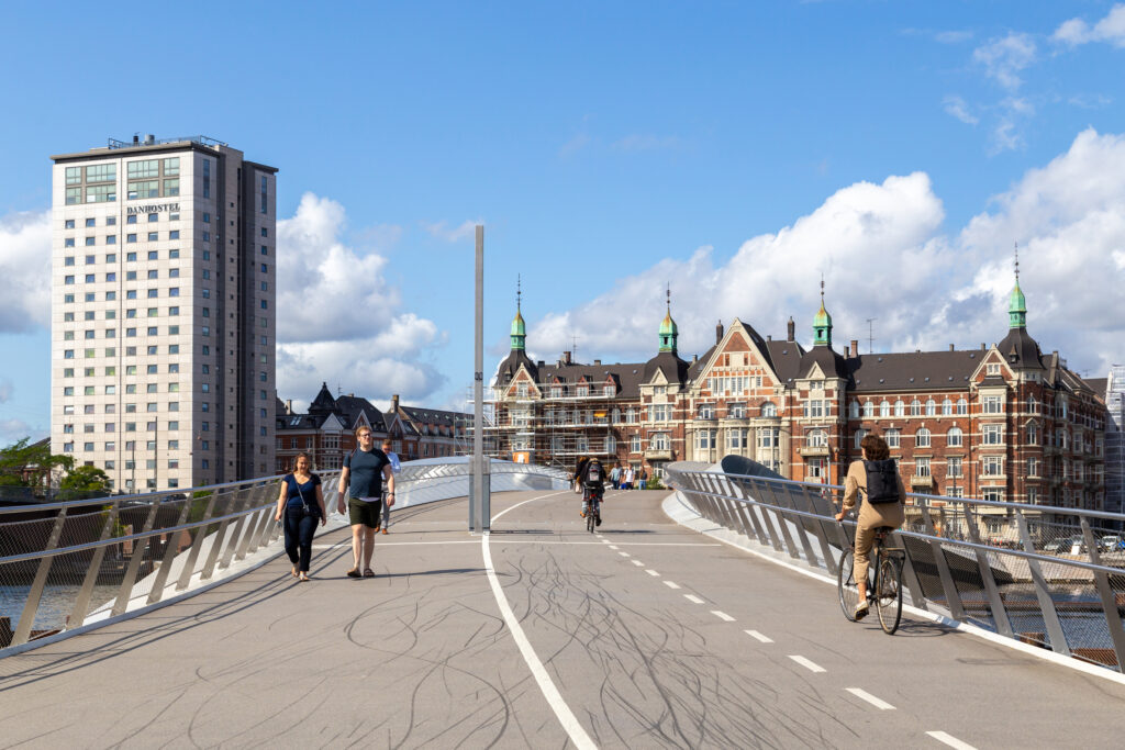experimentul-european-care-schimba-regulile-in-vacante:-cum-poti-plati-cu-fapte-bune-in-destinatii-de-top-–-hotnews.ro