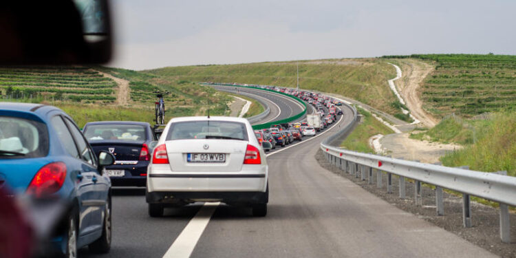 aglomeratie-pe-drumurile-dinspre-mare-si-de-pe-valea-prahovei,-duminica-dupa-amiaza-–-hotnews.ro