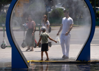 aproape-toata-tara,-sub-alerte-de-canicula-pana-miercuri-cele-mai-afectate-judete-prognoza-si-pentru-bucuresti-–-hotnews.ro