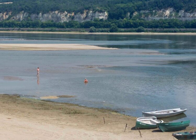nivelul-apei-a-scazut-din-nou-la-cernavoda:-prognoza-nu-este-foarte-optimista-ce-solutie-mai-au-autoritatile-–-hotnews.ro