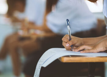 subiecte-matematica-bac-2026,-sesiunea-de-toamna-ce-au-avut-de-rezolvat-elevii-la-proba-obligatorie-a-profilului-–-hotnews.ro