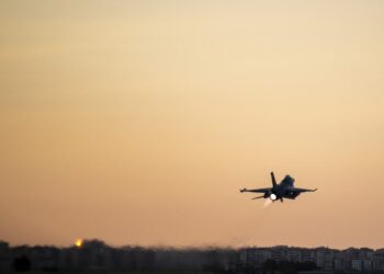 un-avion-f-16-s-a-prabusit-in-turcia,-in-timpul-unui-zbor-de-antrenament-–-hotnews.ro