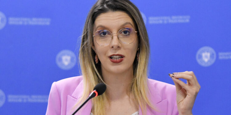 diana-buzoianu-cere-reguli-mai-stricte-pentru-platformele-de-social-media:-democratiile-noastre-sunt-chiar-puse-in-pericol