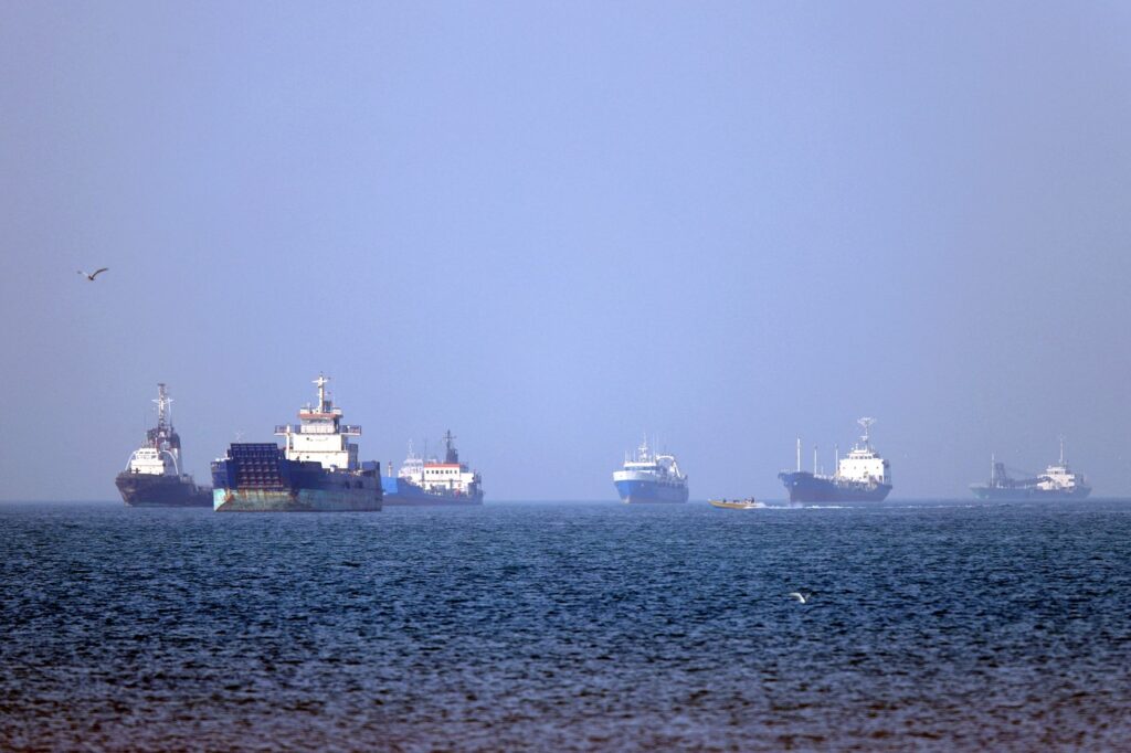 sua-si-iranul-se-cearta-pe-cine-controleaza,-de-fapt,-stramtoarea-ormuz-–-hotnews.ro
