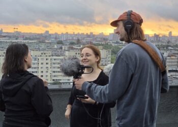 adolescentii-care-au-conectat-tara-la-internet-un-documentar-bbc-despre-o-poveste-de-succes-a-romaniei-–-hotnews.ro