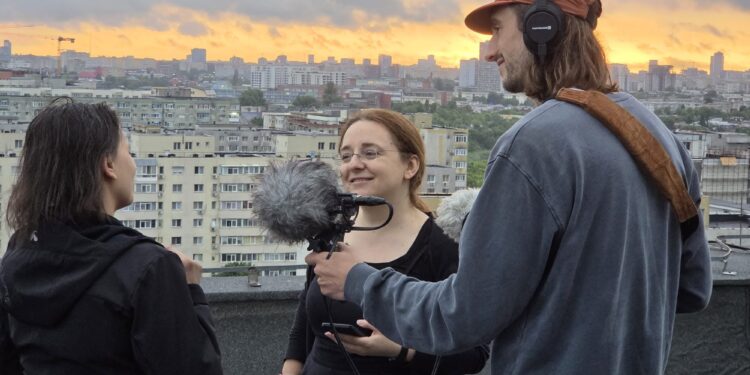 adolescentii-care-au-conectat-tara-la-internet-un-documentar-bbc-despre-o-poveste-de-succes-a-romaniei-–-hotnews.ro