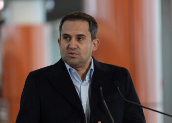 in-fiecare-zi,-bolojan-si-guvernul-demis-imprumuta-romania-cu-1000-de-euro:-ciprian-serban-critica-guvernul-bolojan