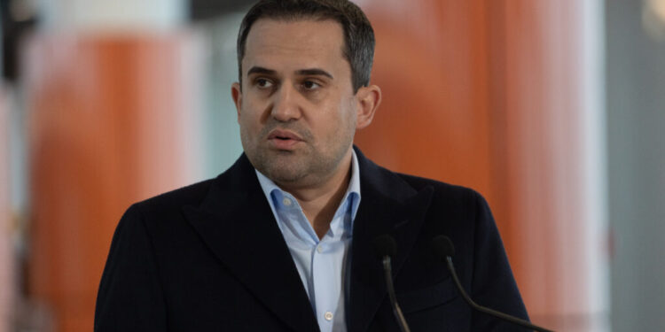 in-fiecare-zi,-bolojan-si-guvernul-demis-imprumuta-romania-cu-1000-de-euro:-ciprian-serban-critica-guvernul-bolojan