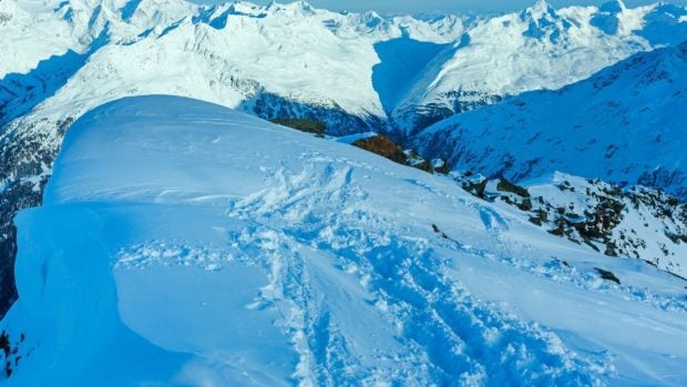 36-de-turisti-au-ajuns-la-doar-50-de-centimetri-de-prapastie-in-alpii-austrieci,-iar-salvarea-i-a-costat-scump