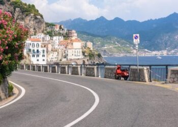 regula-putin-cunoscuta-din-italia-care-le-poate-aduce-turistilor-o-amenda-pe-loc.-la-ce-trebuie-sa-fii-atent
