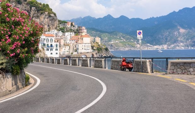 regula-putin-cunoscuta-din-italia-care-le-poate-aduce-turistilor-o-amenda-pe-loc.-la-ce-trebuie-sa-fii-atent