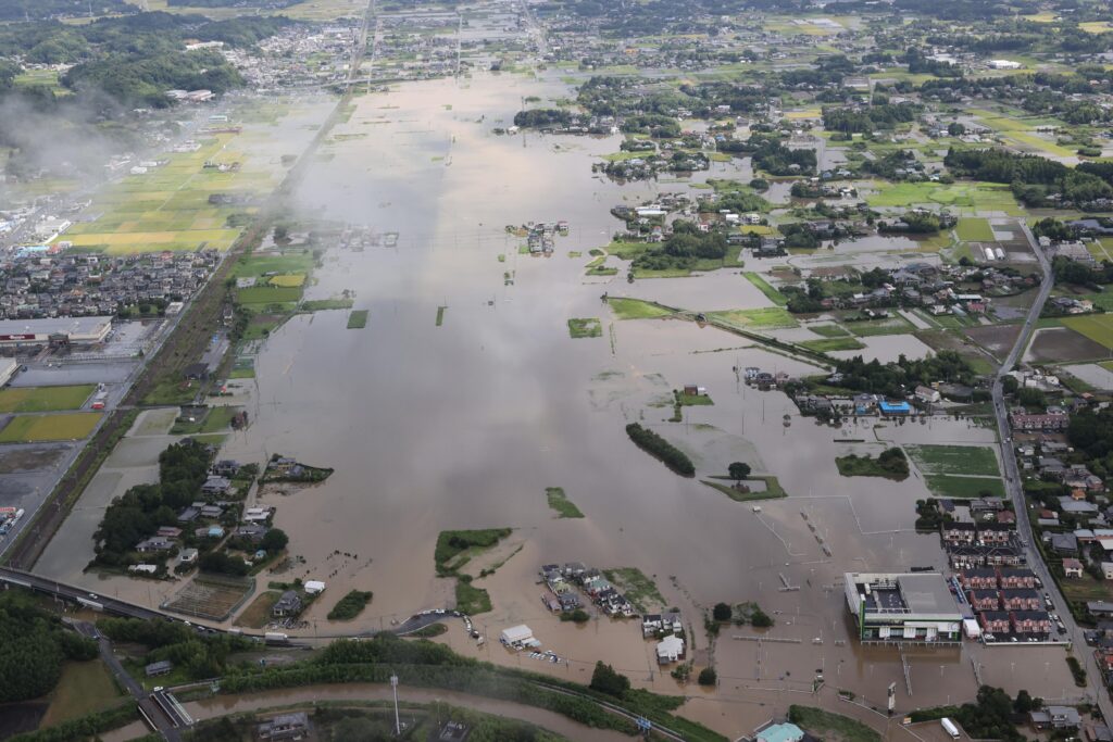 japonia,-lovita-de-ploi-fara-precedent:-patru-morti,-mii-de-oameni-blocati-la-aeroportul-narita-n-am-mai-trait-asa-ceva-–-hotnews.ro