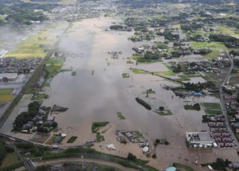 japonia,-lovita-de-ploi-fara-precedent:-patru-morti,-mii-de-oameni-blocati-la-aeroportul-narita-n-am-mai-trait-asa-ceva-–-hotnews.ro